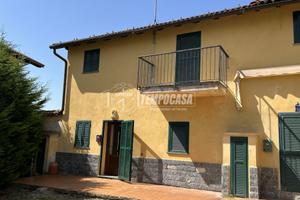 CASA SEMINDIPENDENTE ORDINATA CON GIARDINO!