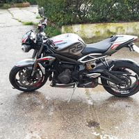moto street triple triumph 