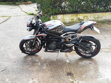 moto street triple triumph 