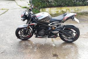 moto street triple triumph 