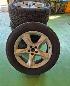 4 pneumatici Pirelli + 4 cerchi in lega