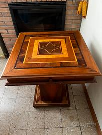 Tavolino intarsiato