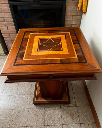 Tavolino intarsiato