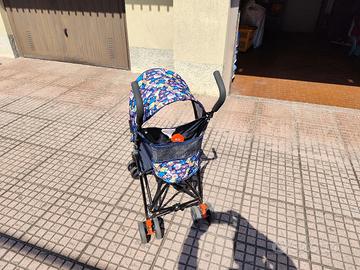 passeggino bambino a  ombrello 