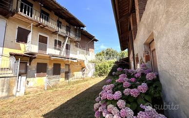 Casa indipendente a Caravino 4 locali