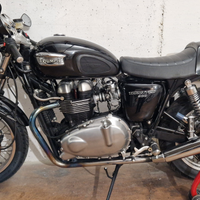 Triumph Thruxton 900