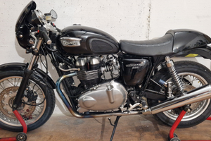 Triumph Thruxton 900