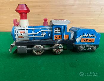 Riproduzione locomotiva in latta