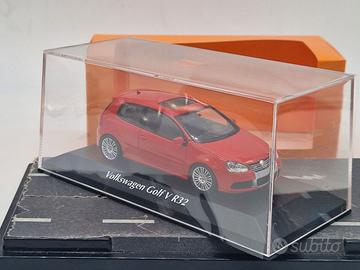 VOLKSWAGEN Golf V R32 rossa - Minichamps - 1/43