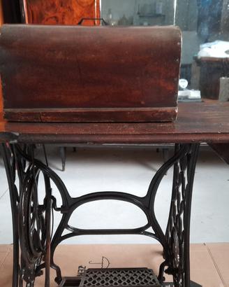 Antica macchina da cucire CLEMENS