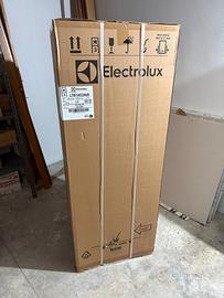 Frigorifero Electrolux con congelatore - NUOVO