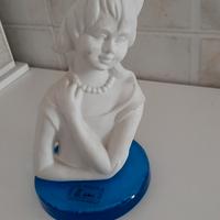 scultura in polvere di marmo  e base in vetro di M