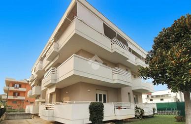 4 LOCALI A ROSETO DEGLI ABRUZZI