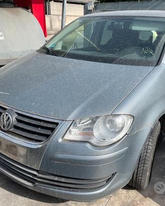 Ricambi usati per Volkswagen Touran 2.0 benz 2009