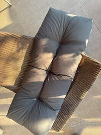 Divano in pallet con cuscini