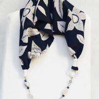 Foulard Gioiello  floreale blu e  bianco argento