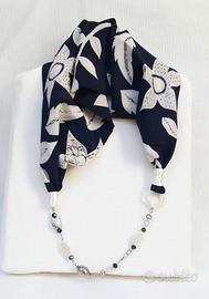 Foulard Gioiello  floreale blu e  bianco argento