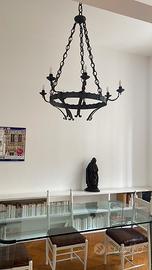 lampadario neogotico di ferro battuto