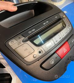 Radio originale Toyota-Peugeot-Citroen con plancia
