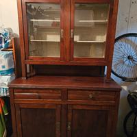 Credenza in legno massello restaurata con vetrina 