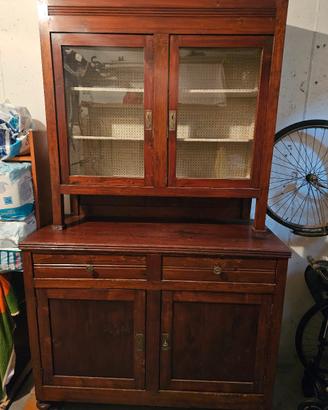 Credenza in legno massello restaurata con vetrina 