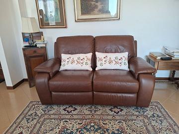 Divano due posti in pelle marrone Chaetau d'Ax