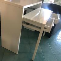 Scrivania, scrittoio con piano estraibile