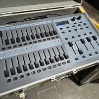 MIXER LUCI SHOWTEC SC-2412+FLIGHT CASE LUCI LED PA