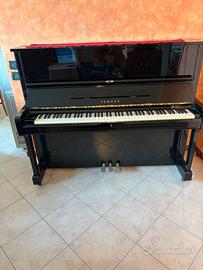 Pianoforte Verticale Yamaha – Nero Lucido 