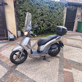 L Scooter kimco people 200 i.e.