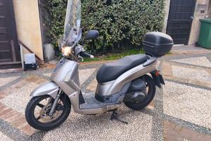 L Scooter kimco people 200 i.e.