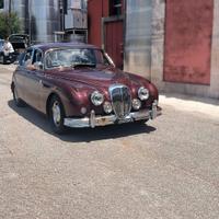 Jaguar /daimler saloon v8 250