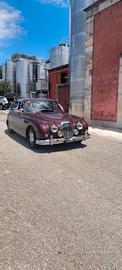 Jaguar /daimler saloon v8 250