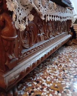 Panca antica  del 1700 e poltrona FRAU restaurata