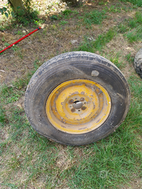 Coppia cerchi e gomma per rimorchio agricolo
