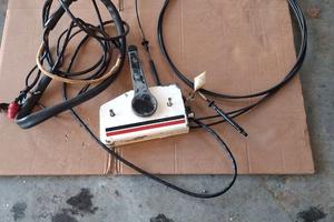 Vando motore Envirude 75 con comandi