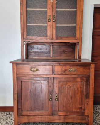 Credenza con vetrinetta inizio 900
