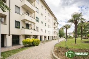 Prestigioso trilocale con terrazzino, doppi serviz