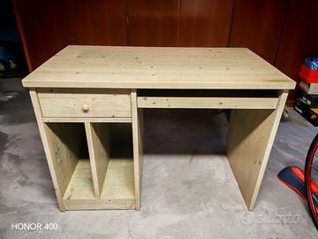 scrivania in legno