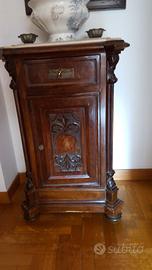 Comodini con piano in marmo