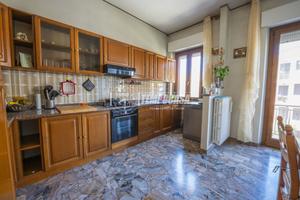 Ampio appartamento di 115 mq con balconi, soffitta