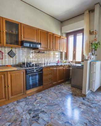 Ampio appartamento di 115 mq con balconi, soffitta