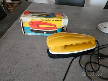 ASPIRAPOLVERE A SPAZZOLA VINTAGE