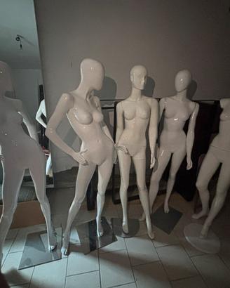 Manichini e arredamento negozio