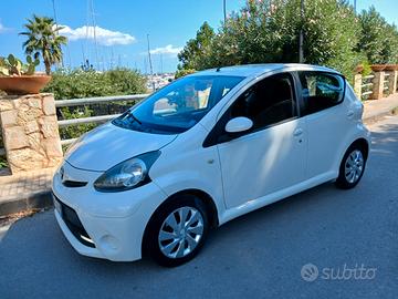 aygo dicembre 2012,km 120.000,unico proprietario 