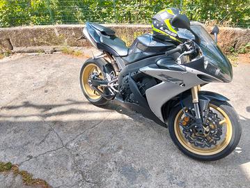 Yamaha r1