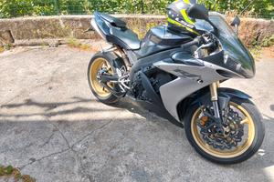 Yamaha r1