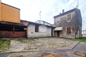 CASA SEMINDIPENDENTE A BORGO VIRGILIO