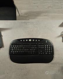 Tastiera Logitech Y-RK56A con receiver e mouse
