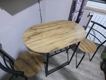 Tavolino e 2 sedie in legno